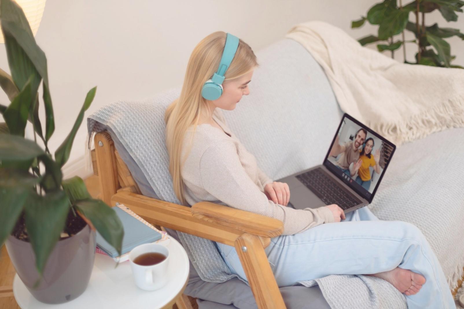 Tableau de bord avec indicateurs techniques multiples